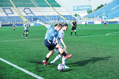 Самарские футболистки попрощались с болельщиками победой