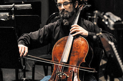 Раритетная виолончель: в театре "Шостакович Опера Балет" появился антикварный инструмент