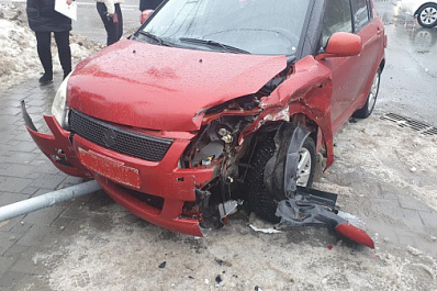 В Самаре Kia проехала на красный и протаранила Suzuki