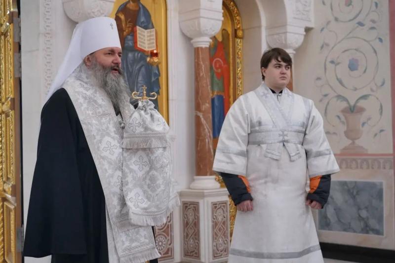 Губернатор Вячеслав Федорищев принял участие в крестном ходе в Самаре