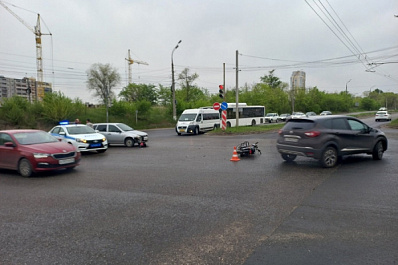 В Тольятти водитель "Калины" сбил пенсионера на мопеде