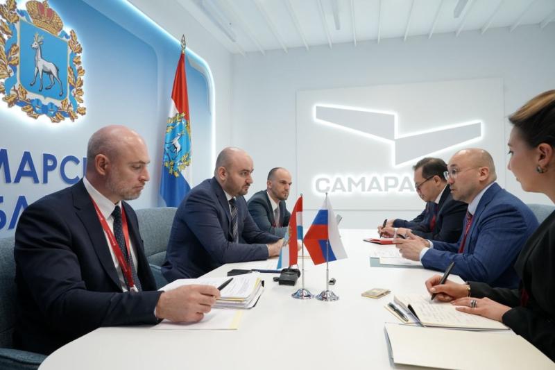 Губернатор Самарской области и посол Казахстана обсудили инвестиции в регион