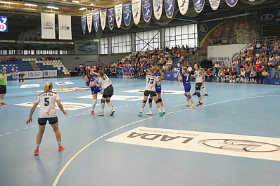 Гандбольная "Лада" одержала первую победу под руководством Екатерины Маренниковой 