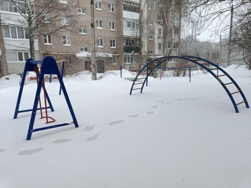 В Елховке отремонтировали опасные детские площадки