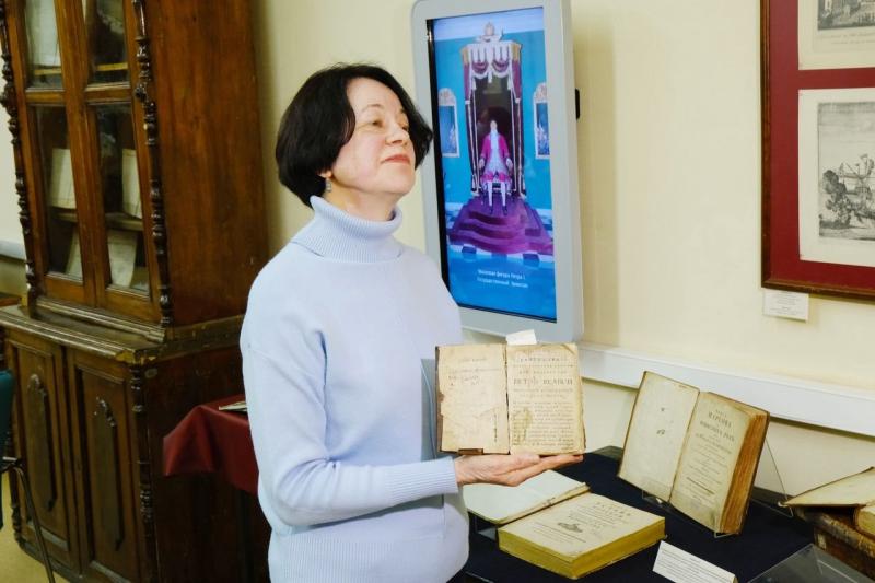 В областной научной библиотеке показали уникальные книги Петровской эпохи