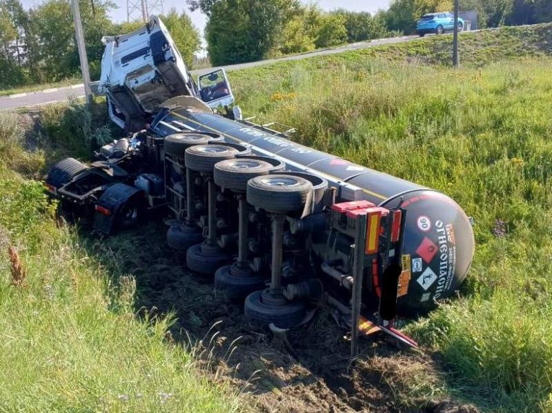 В Самарской области в ДТП с двумя фурами погиб человек