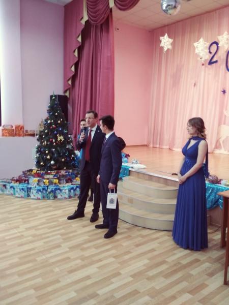 Губернатор Дмитрий Азаров посетил в Тольятти детский центр "Единство"