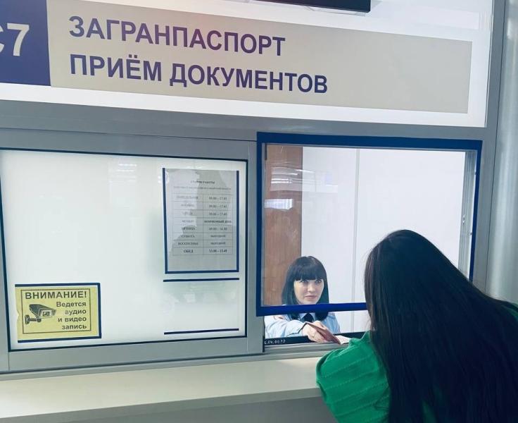 Жителей Самарской области просят быть внимательными при получении загранпаспортов