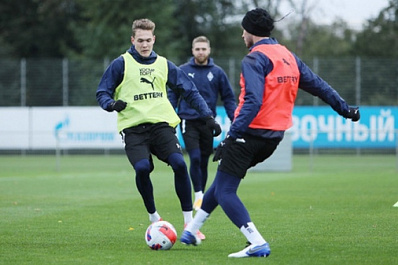 На зенитовской базе "Крылья Советов" готовятся к матчу на "Газпром Арене"