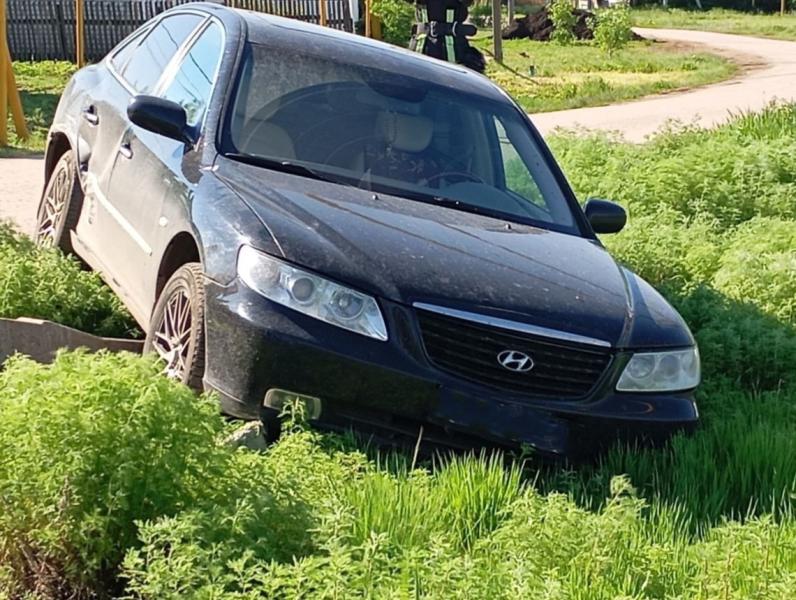 Утром 23 мая в Самарской области легковушка оказалась в кювете