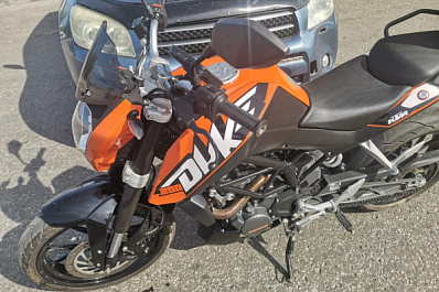 На выезде с автодрома у самарского РЭО внедорожник сбил мотоциклиста