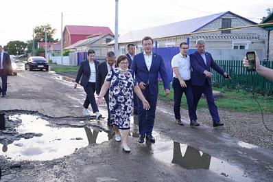 Губернатор на месте решил проблему с ремонтом улицы в Большой Глушице