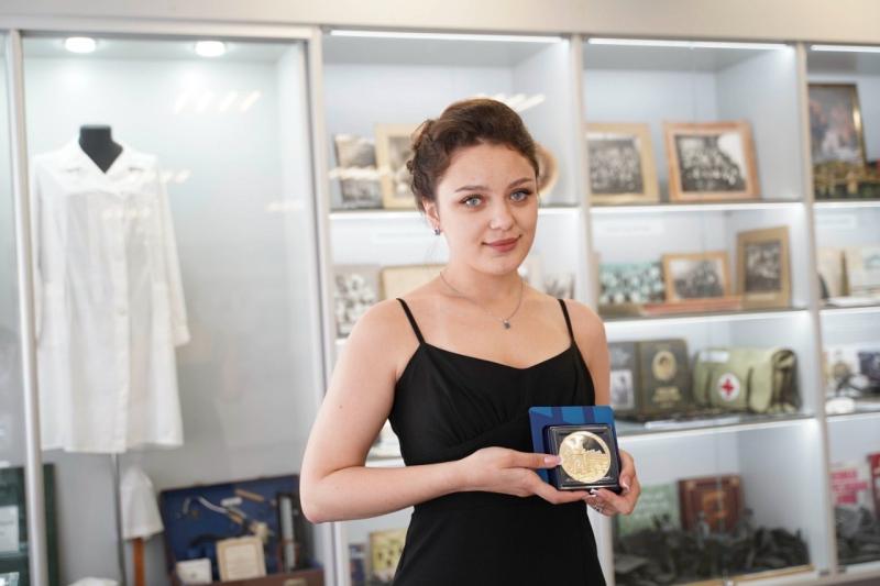 70 выпускников самарских колледжей и техникумов наградили медалями губернатора "За особые успехи в профессиональном образовании"