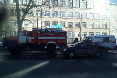 Сегодня утром к детскому центру Крылатый в Самаре съехались экстренные службы