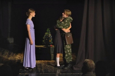 Актеры учебного театра Самарского института культуры представили спектакль "Три дня без войны"