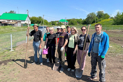 В Приволжском районе обновили сквер "Молодежный" 