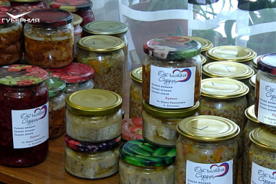 Самарские добровольцы отправили "за ленточку" 1000 банок тушенки