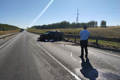В Самарской области грузовик на встречке смял иномарку, есть погибшие