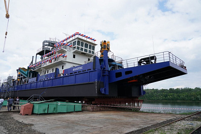 В Самаре в свое первое плавание отправилось уникальное судно