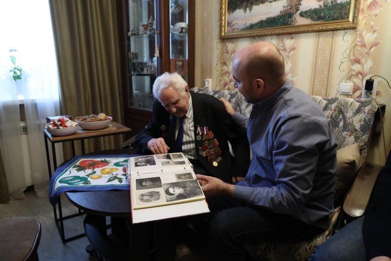 Губернатор Вячеслав Федорищев передал ветерану Великой Отечественной войны награду в честь 80-летия Победы