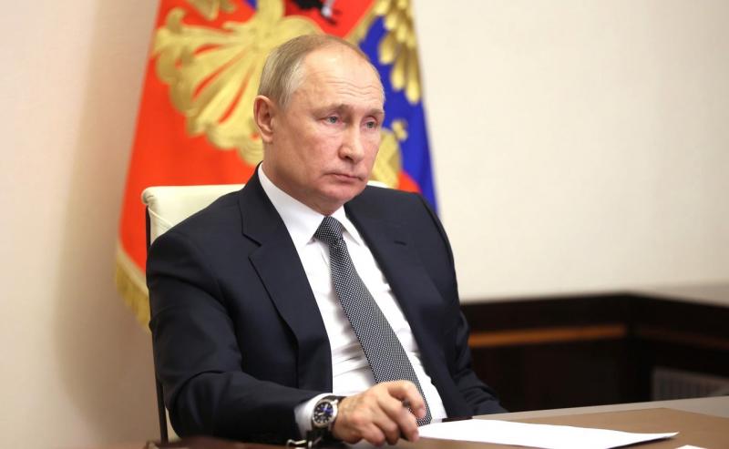 Повышен МРОТ и прожиточный минимум: Владимир Путин - о социальной направленности бюджета