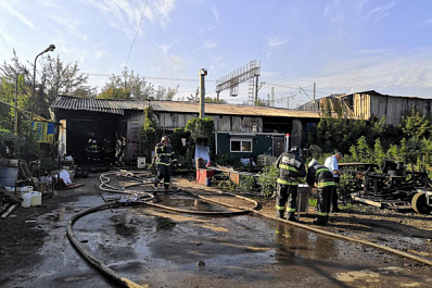 В Самаре загорелся огромный ангар