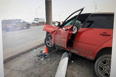 В Самаре Лада Гранта врезалась в столб, водитель погиб