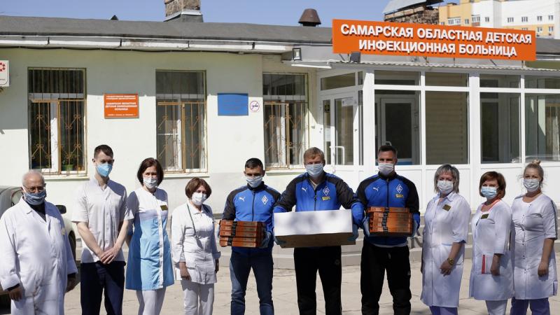 "Крылья Советов" посетили больницы, где лечат пациентов с коронавирусом