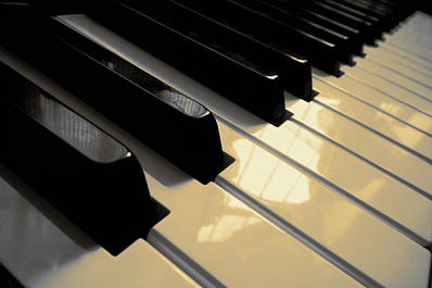 Гитара или пианино: самарцы, владеющие музыкальными инструментами, больше зарабатывают