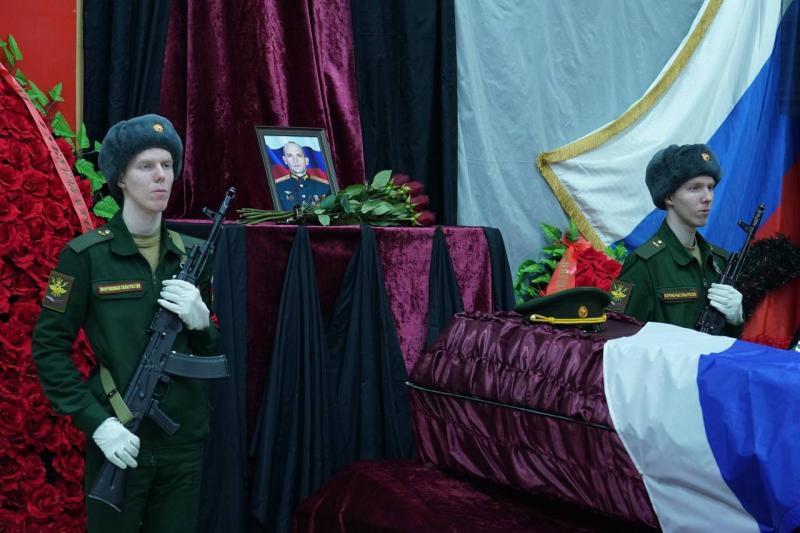 Горечь утраты: в Самаре простились с заместителем командира полка, попавшим под обстрел в Макеевке