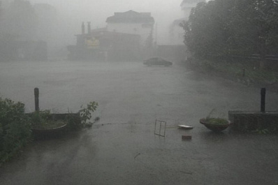 Гроза и дождь: в Тольятти разыгралась непогода