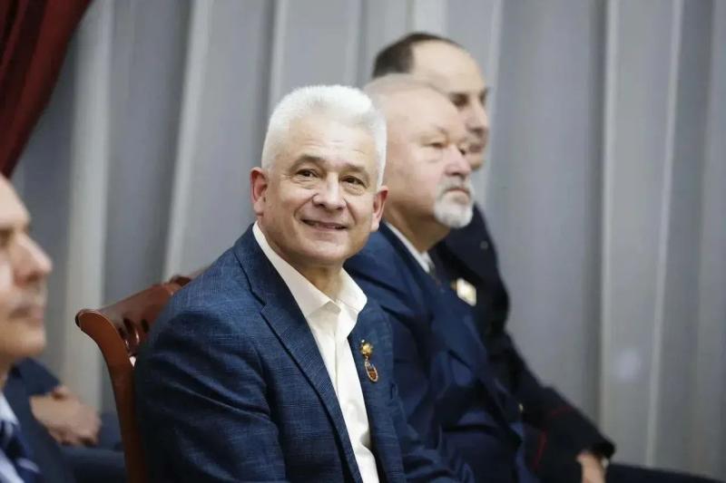 Губернатор Вячеслав Федорищев вручил государственные награды жителям Самарской области