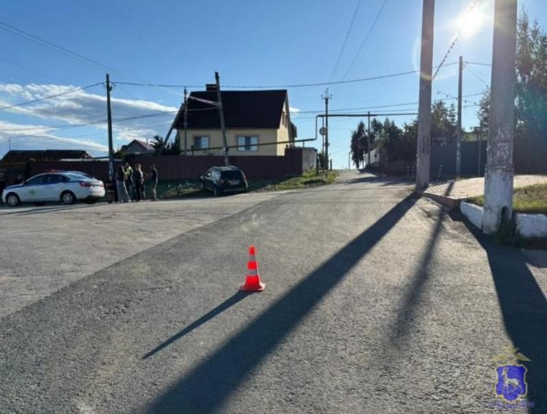 В тольяттинском дворе иномарка сбила подростка