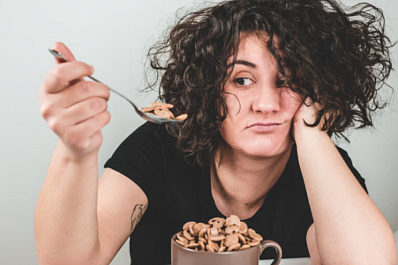 Эксперты объяснили, как стресс влияет на аппетит