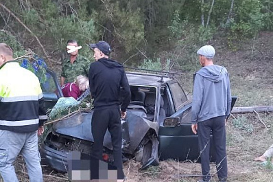 В Самарской области водитель "десятки" вылетел с дороги и попал в больницу вместе с пассажиркой
