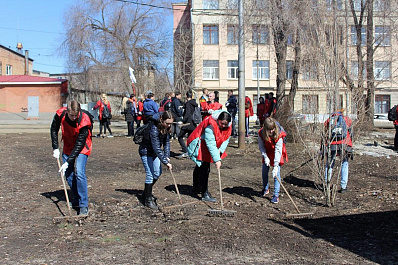 Жители Самары вышли на Гагаринский субботник