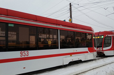 В Самаре на Ново-Садовой в обе стороны стояли трамваи
