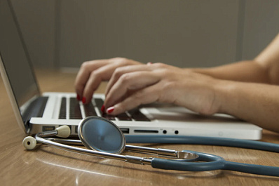 Гастроэнтеролог назвал симптом, сигнализирующий о разрушении поджелудочной железы