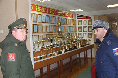 Тольяттинские спецназовцы продемонстрировали командующему ЦВО навыки ведения боя с учетом сирийского опыта