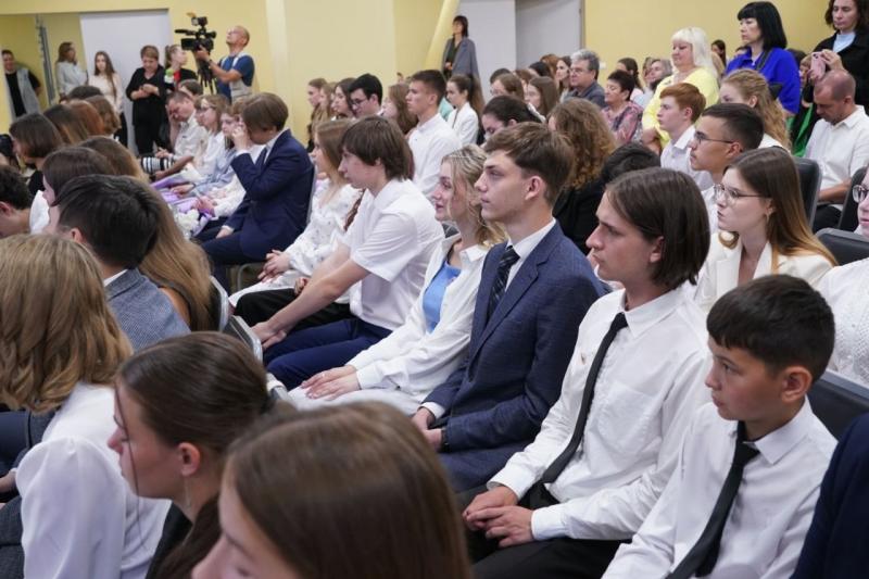 Звезды зажигают: в Самаре вручили премии одаренным детям