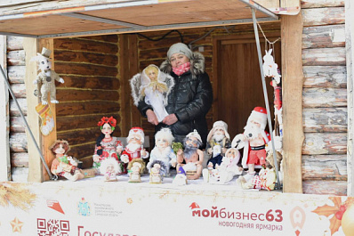В Самаре состоялась декабрьская ярмарка самозанятых в день приезда Деда Мороза 