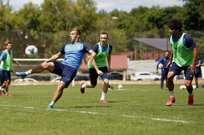 Игроки "Крыльев Советов" и "Зенита" сдали тесты на коронавирус