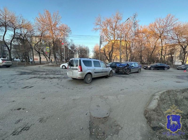 В Тольятти легковушка без водителя сбила пенсионерку