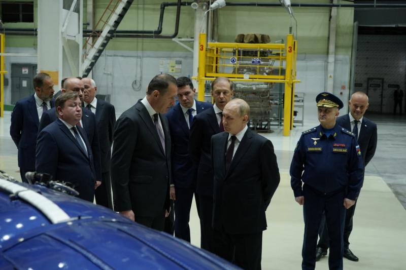Владимир Путин ознакомился с разработками самарского предприятия "ОДК-Кузнецов"