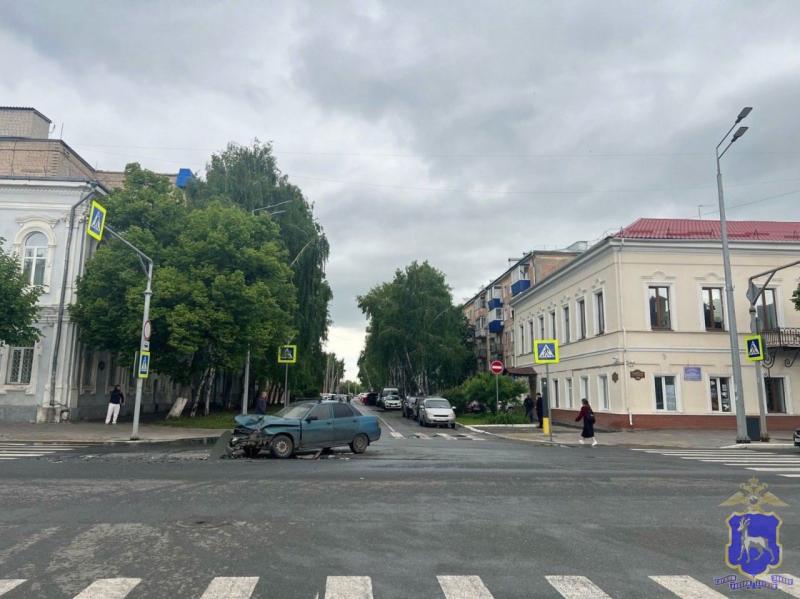 В Самаре "четырнадцатая" разбилась о тягач Sitrak