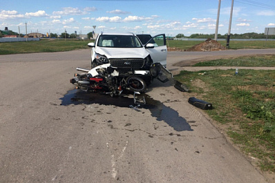 Байк почти рассыпался : под Самарой KIA столкнулась с мотоциклом