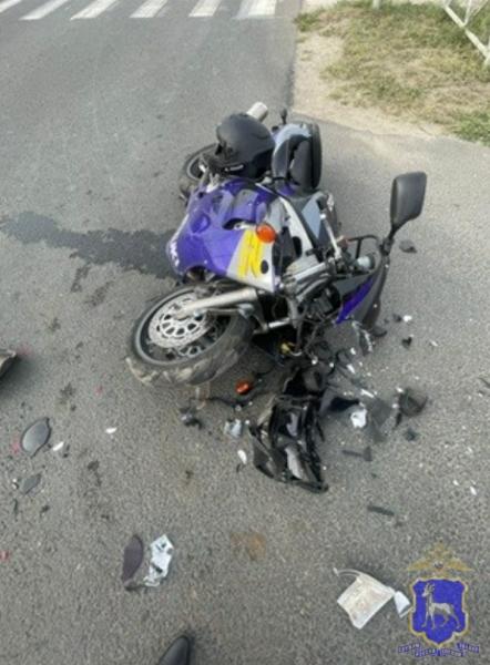 В Самаре 14-летний мотоциклист без прав проехал на красный свет и протаранил Kia