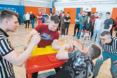 В Самаре провели открытый турнир по армрестлингу