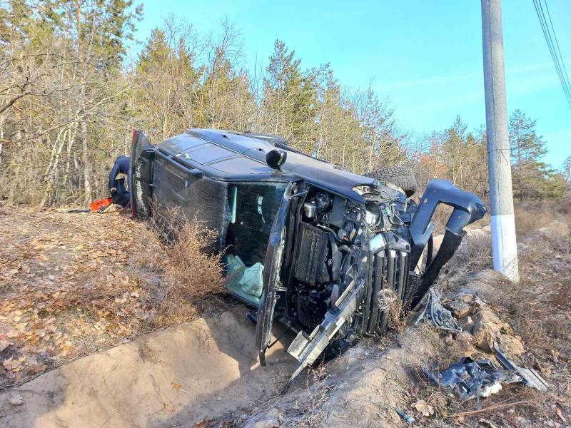 В Тольятти 18-летний водитель на внедорожнике улетел в канаву