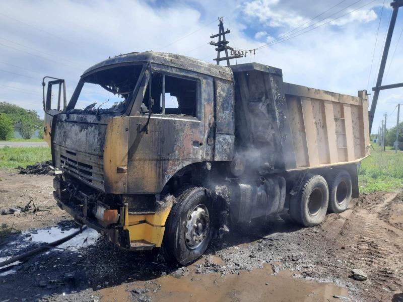 12 июня в Самарской области в садово-дачном товариществе горел КамАЗ